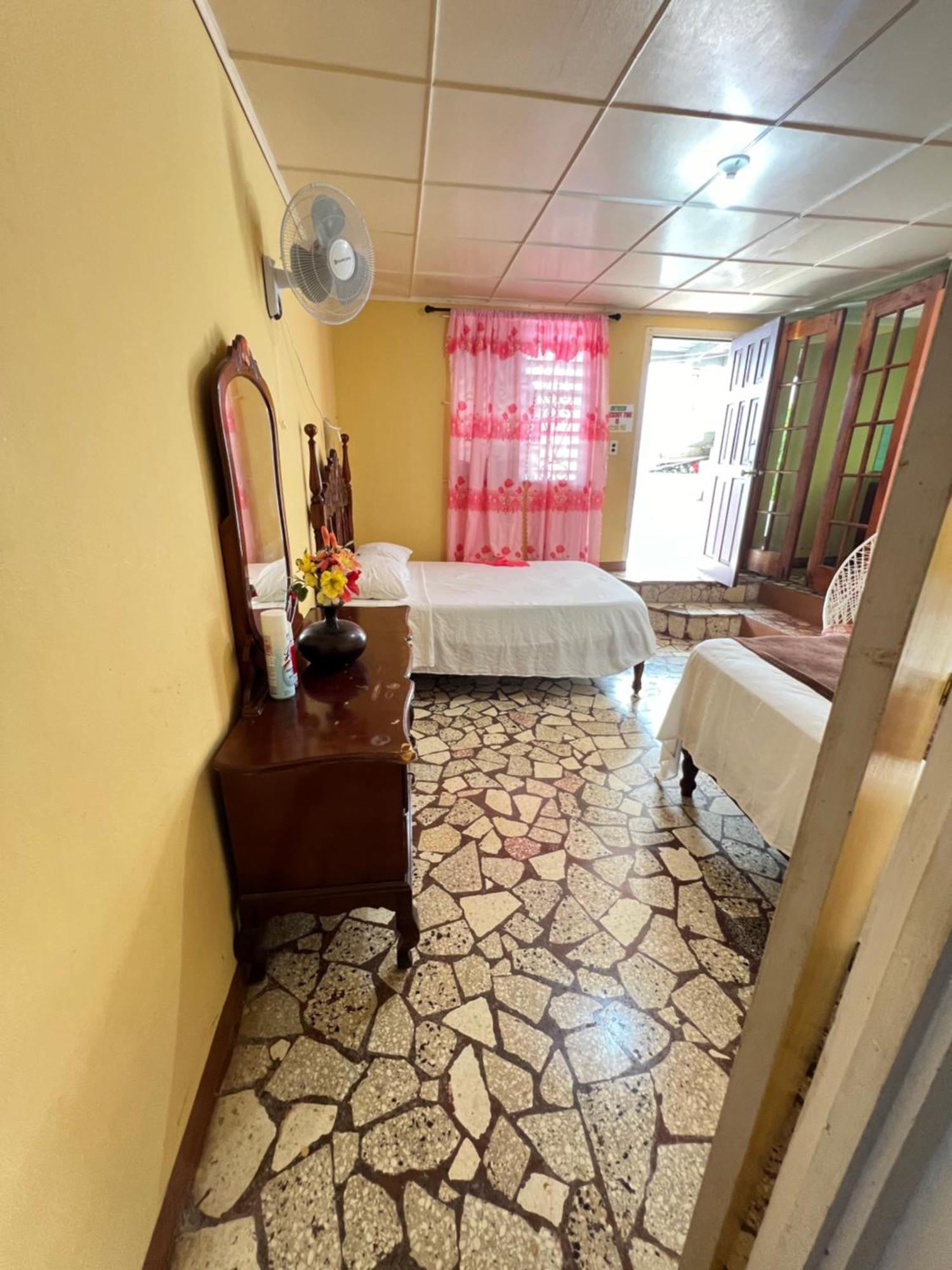 Cozy Family Inn Port Antonio Exterior photo