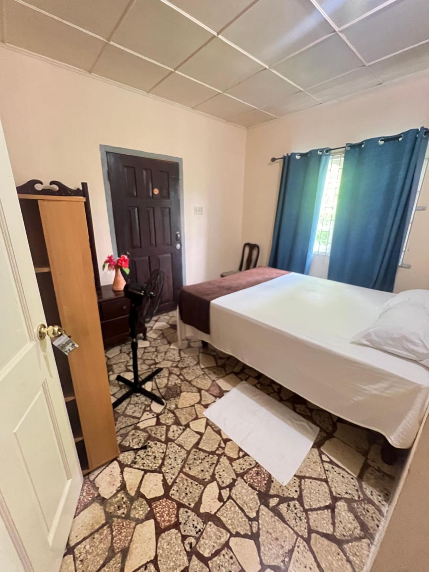 Cozy Family Inn Port Antonio Exterior photo
